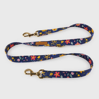Knala Floral Blue dog café lead flat lay on white background
